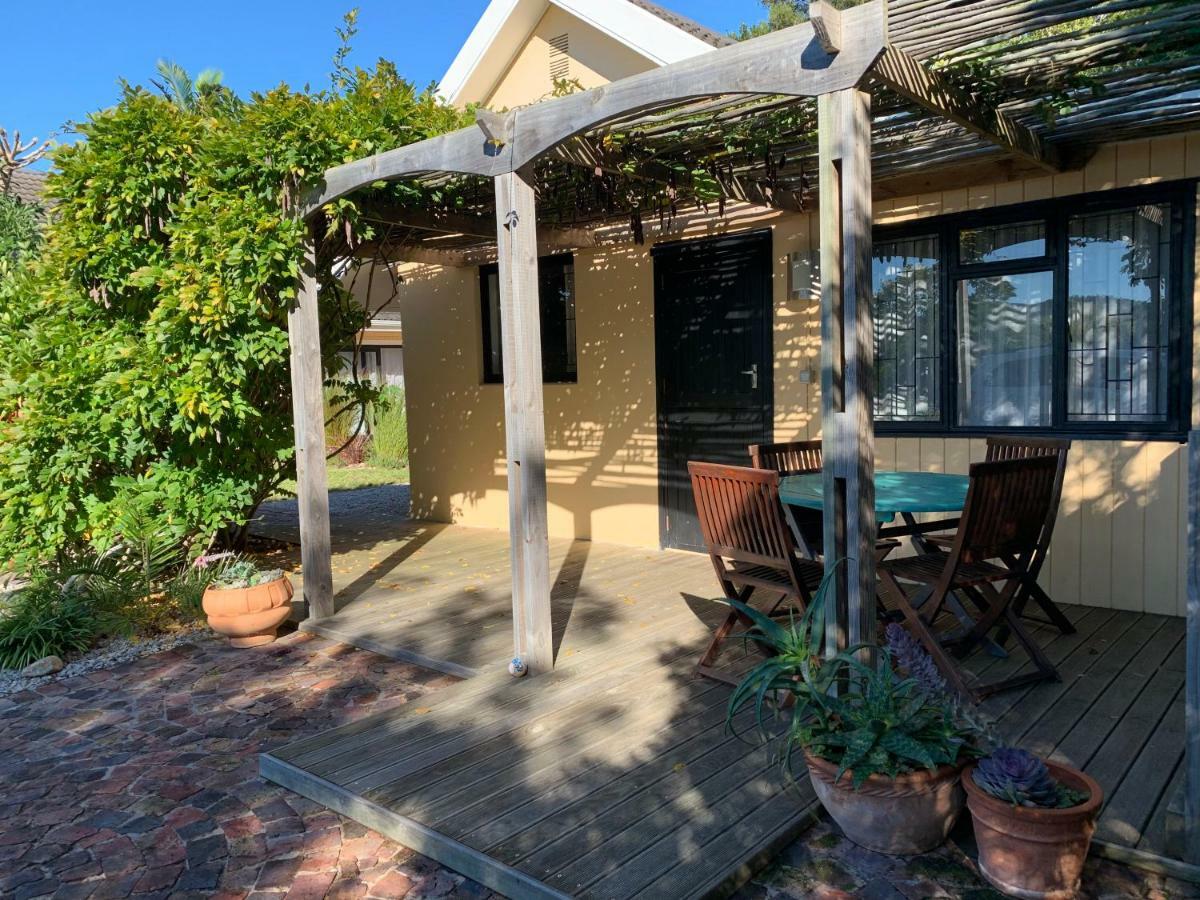 Garden Cottage In Ambiente Guest House 나이스나 외부 사진